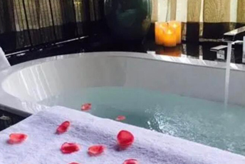 北京朝阳水疗池中的失重冥想：当身体学会漂浮